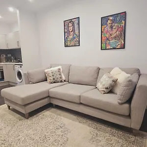 Spectrum House Apartment